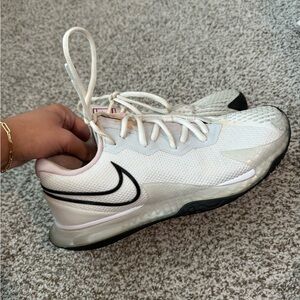 Nike Women's  Tennis court shoes